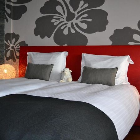 Bed & Breakfast Flowerzzz... Rotterdam Bagian luar foto